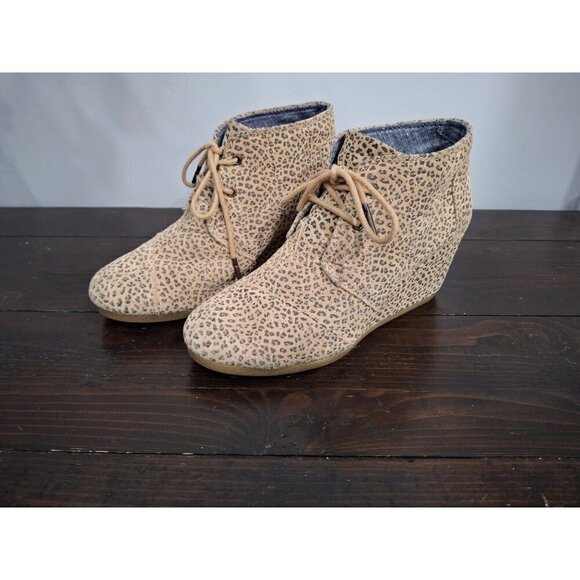 Toms Kala Desert Wedge Cheetah Suede Lace Up Bootie/Pre-owned, Sz. 7.5 EUC - Picture 1 of 10